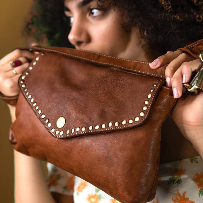 Accessorio Specchio dell'Anima: Come la Tua Borsa Preferita Svela la Tua Essenza - Fury