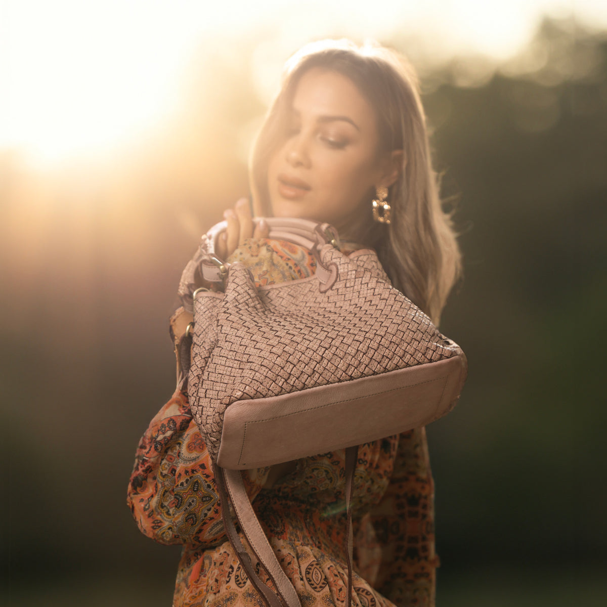 Guide to Choosing Bag Color Harmony, Occasion and Seasonality Tips