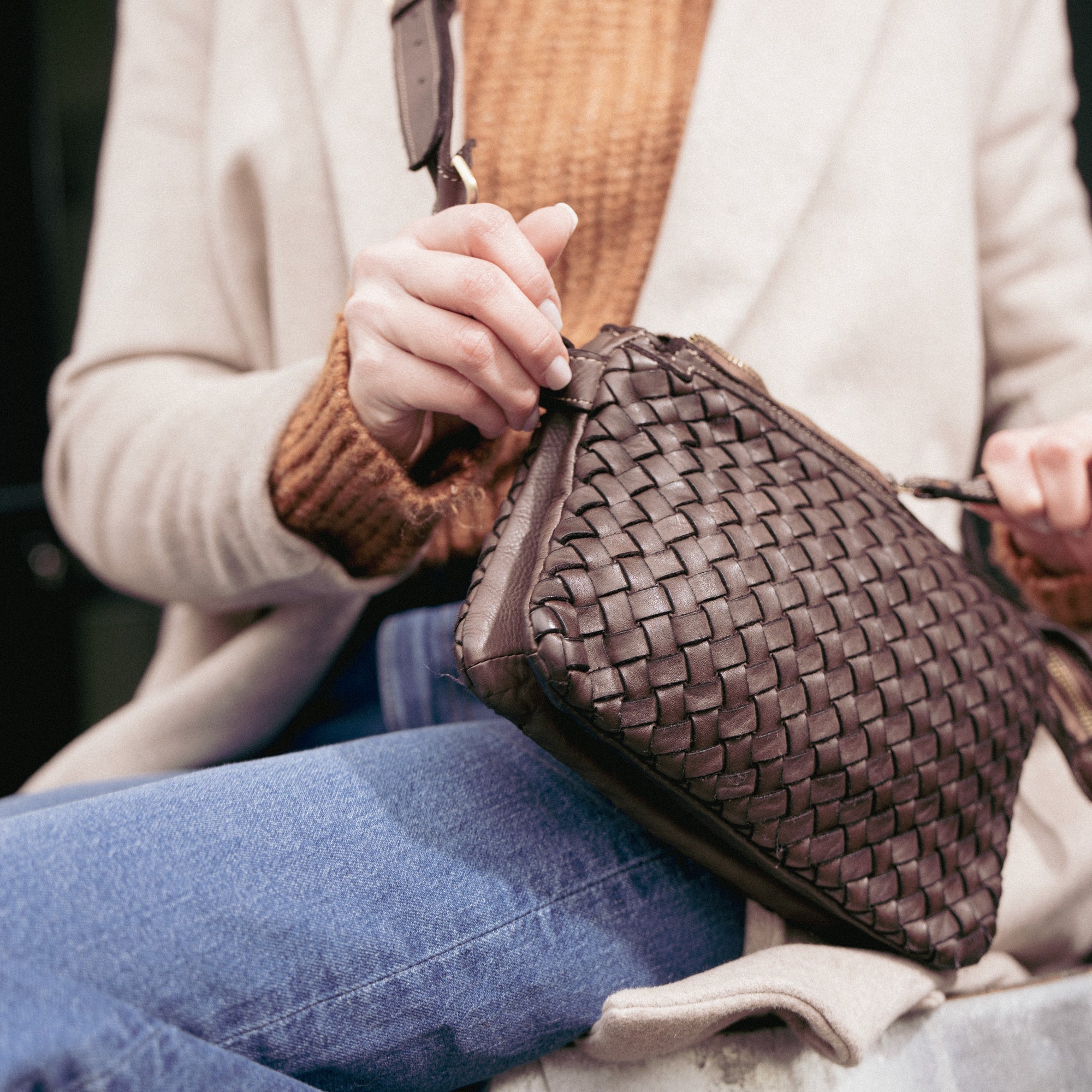 Tendenze Primavera/Estate 2025: L'eleganza delle tonalità neutre - Fury