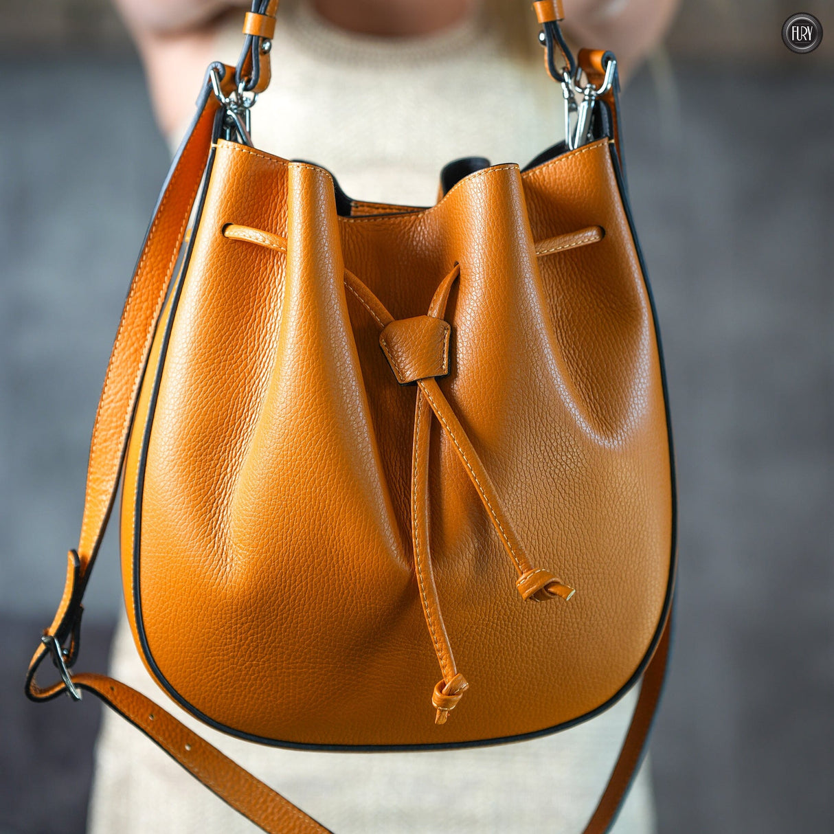 Secchiello Arianna in pelle Fury 